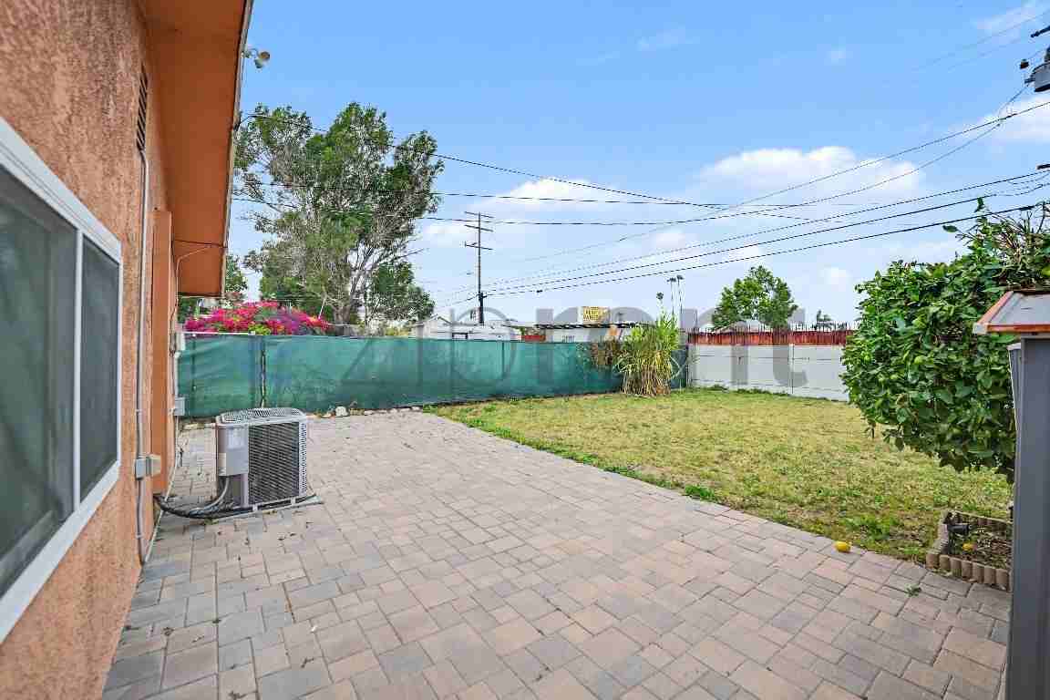 1231 W 87th St - Photo 6 of 30