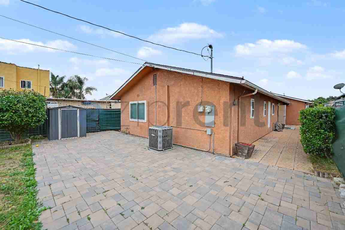 1231 W 87th St - Photo 7 of 30