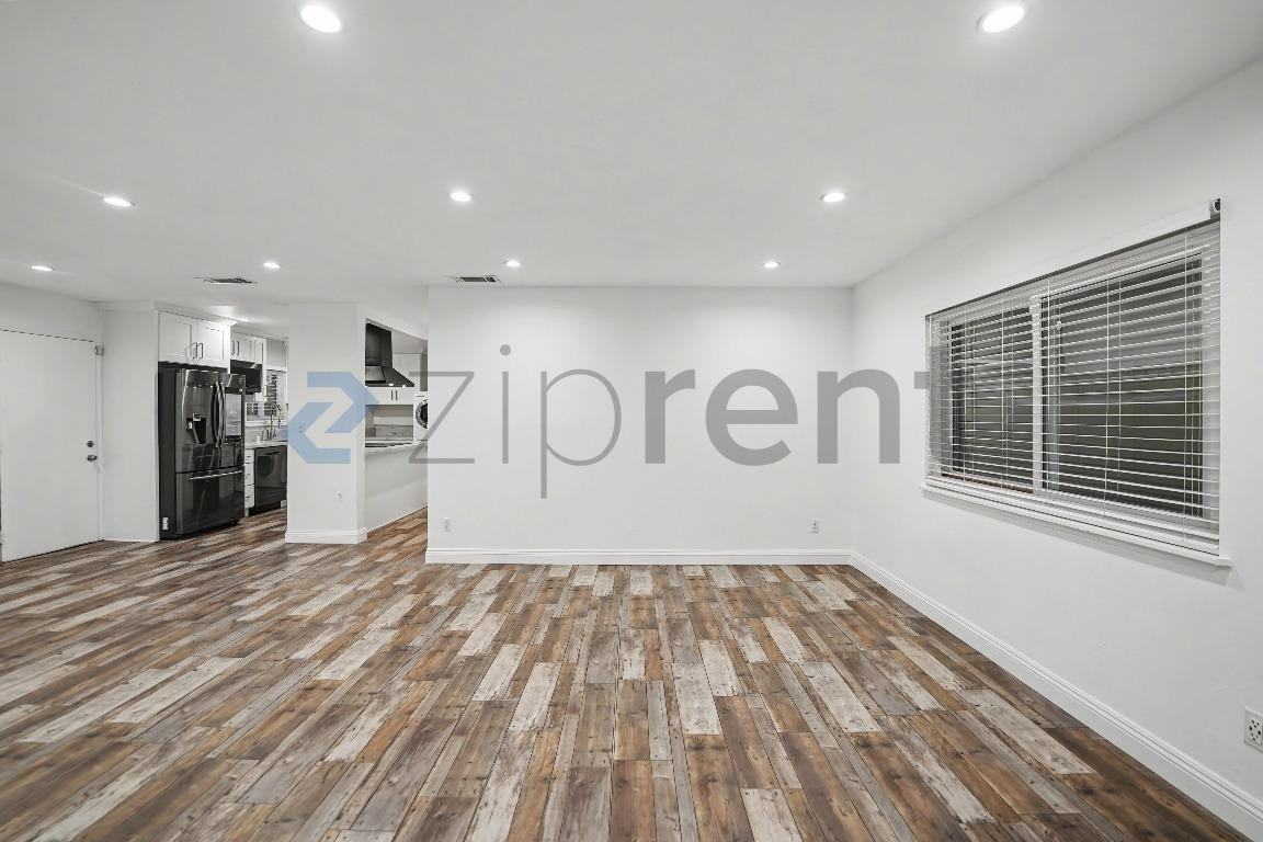 1231 W 87th St - Photo 4 of 30