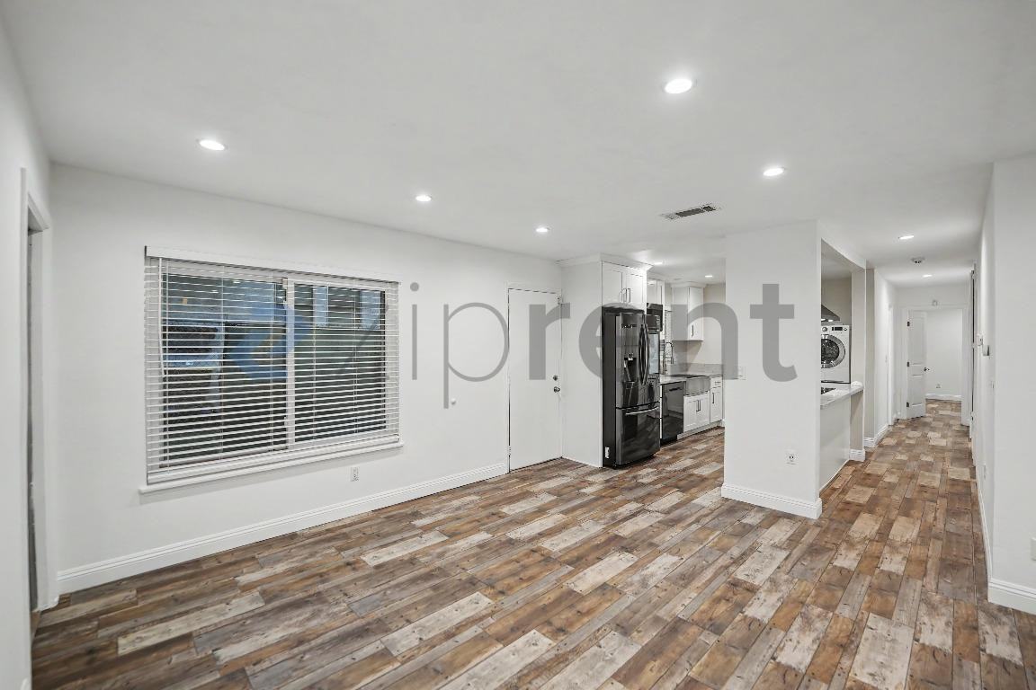 1231 W 87th St - Photo 6 of 30