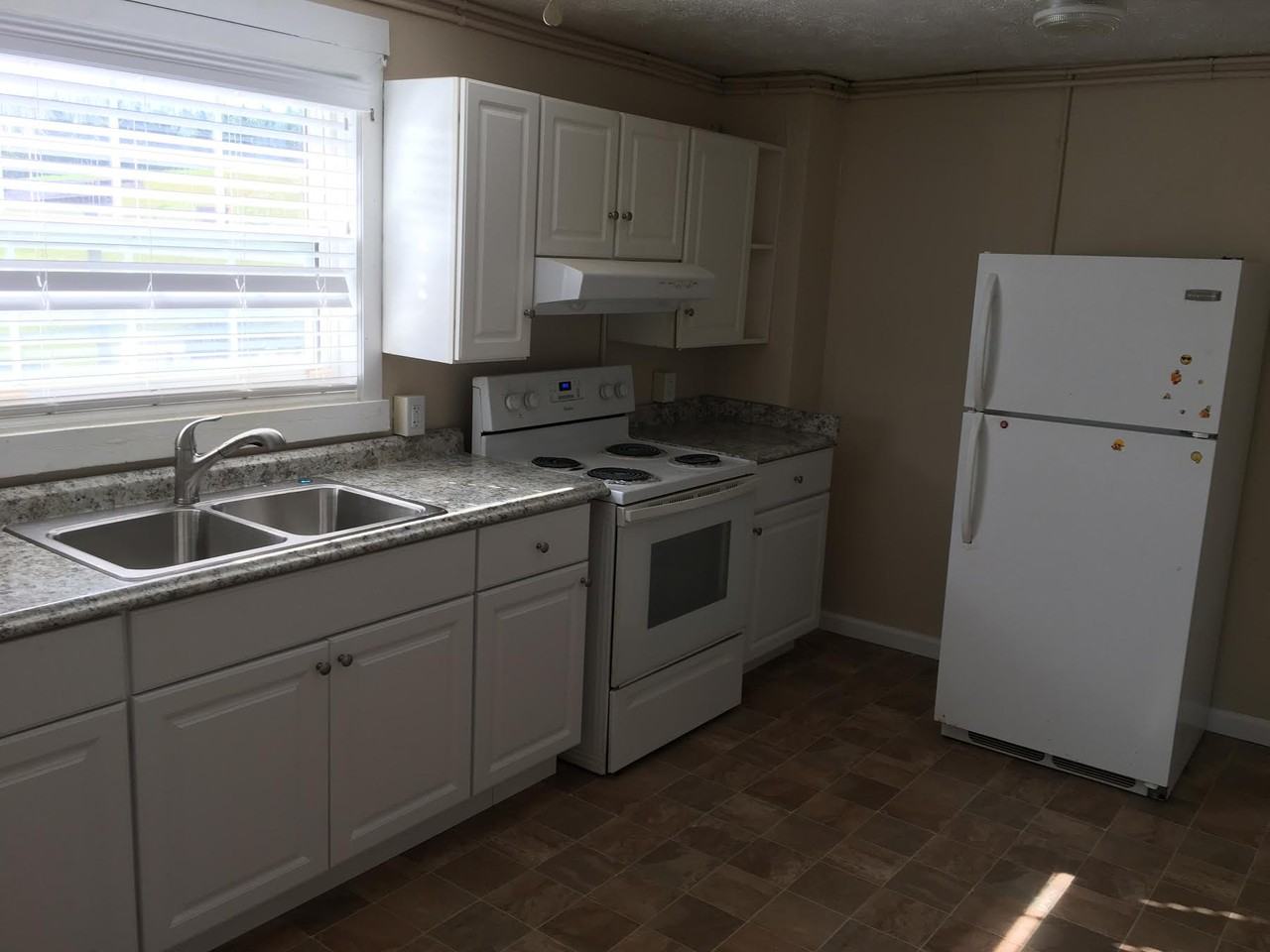 4568 Old Clear Creek Rd - Photo 6 of 11