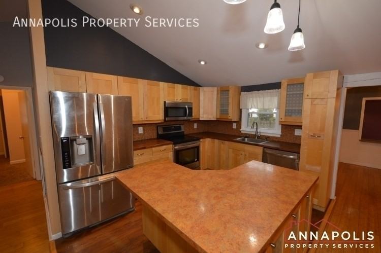 1066 Broadview Dr - Photo 4 of 36