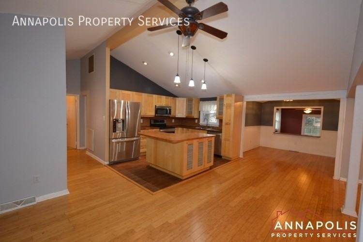 1066 Broadview Dr - Photo 5 of 36