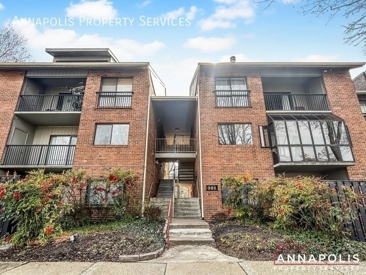 302 Hilltop Ln #C