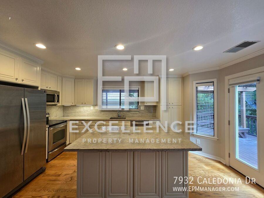 7932 Caledonia Dr - Photo 3 of 18