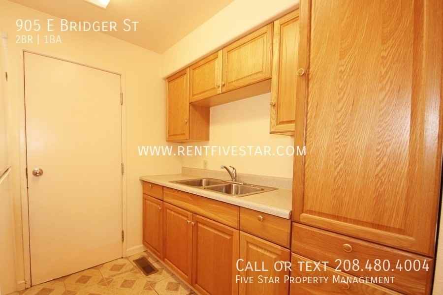 905 E Bridger St - Photo 5 of 11