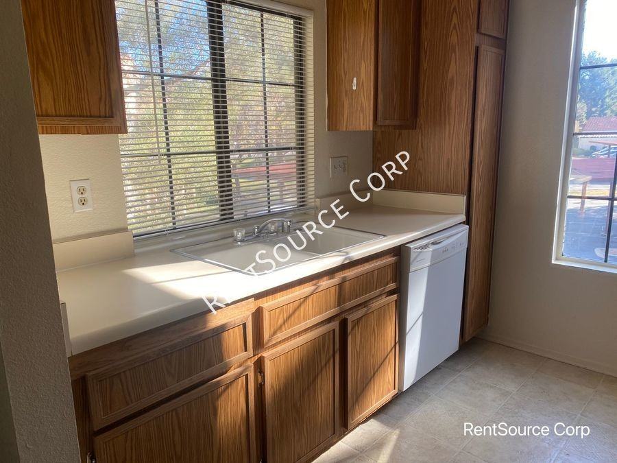 2554 Olive Dr #18 - Photo 4 of 15