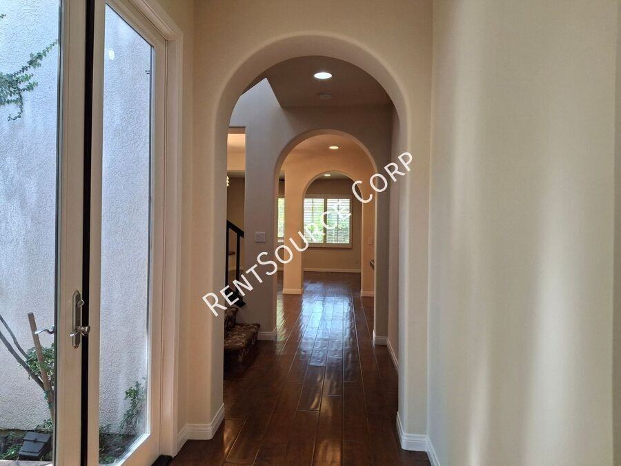 24310 Las Palmas St - Photo 5 of 50