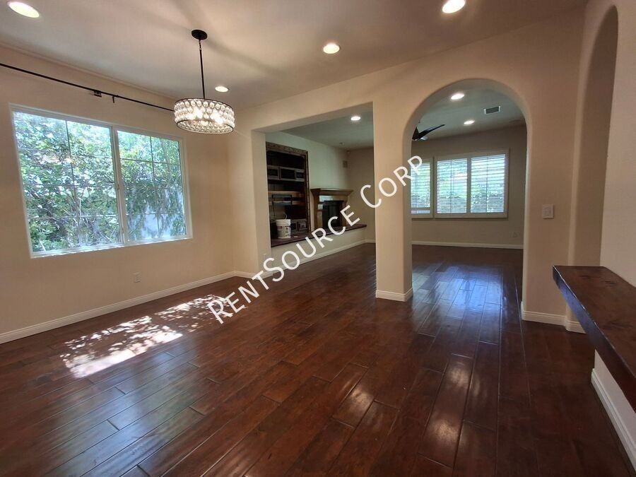 24310 Las Palmas St - Photo 7 of 50