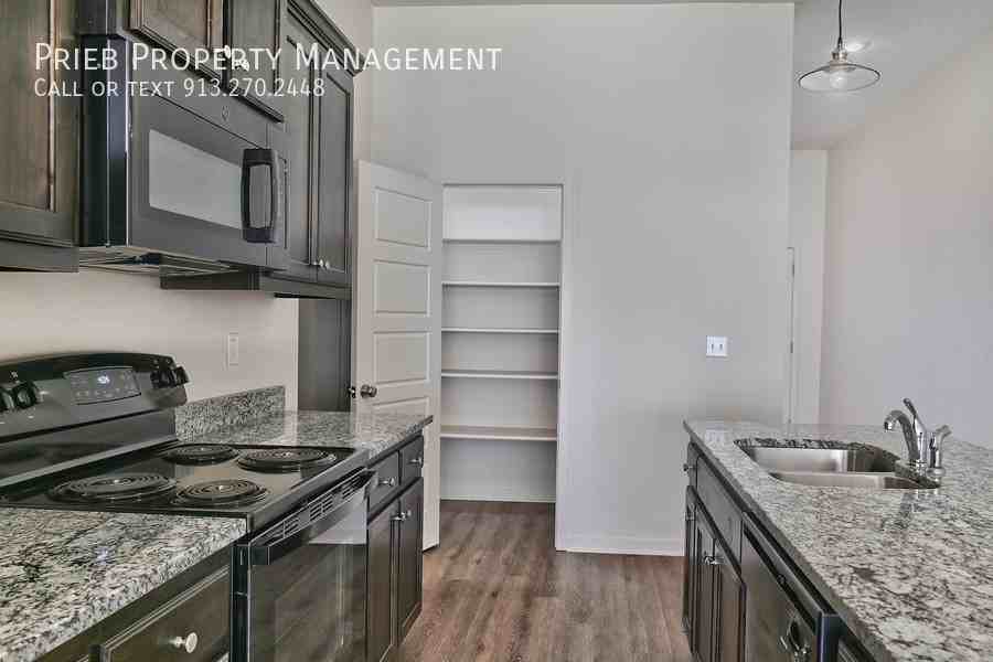 8841 Findley St - Photo 5 of 34
