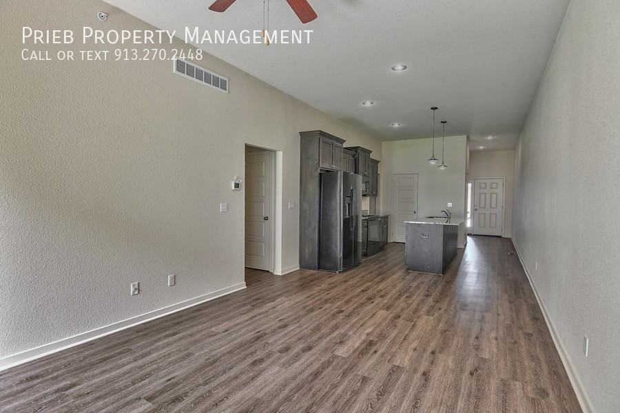 8841 Findley St - Photo 7 of 34