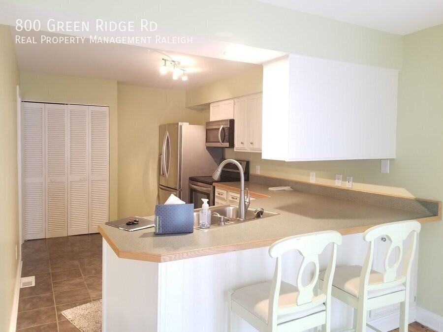 800 Green Ridge Dr - Photo 4 of 14
