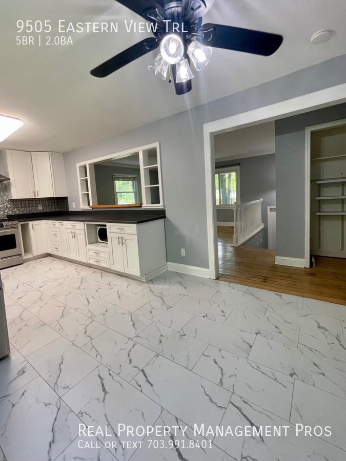 9505 Eastern View Trl - Photo 3 of 20