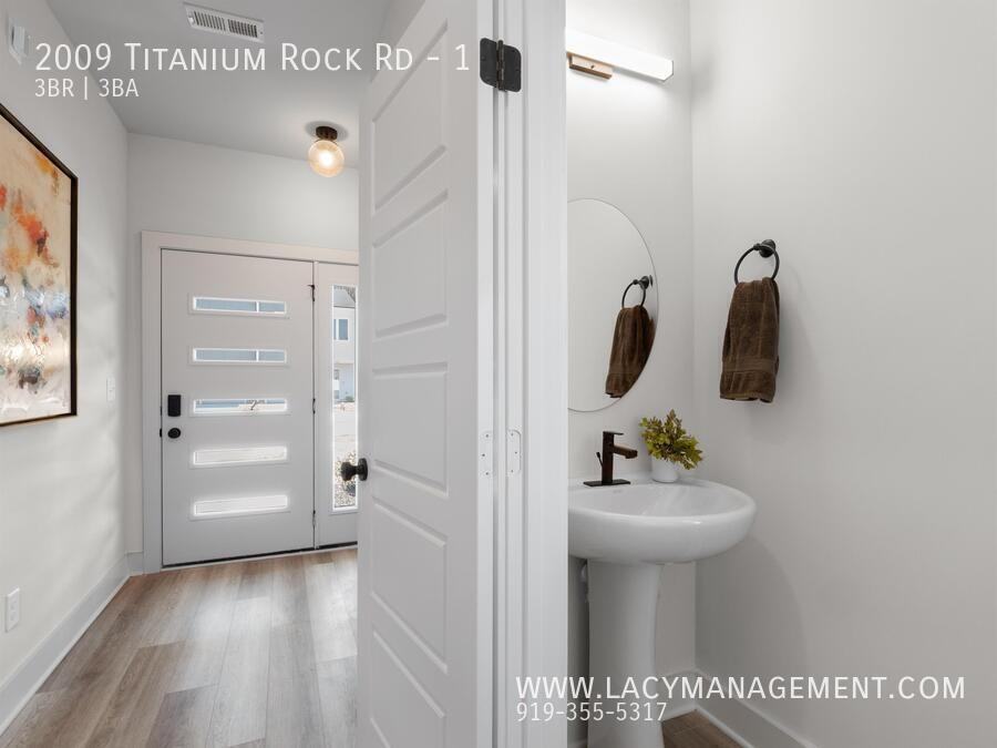 2009 Titanium Rock Rd #1 - Photo 6 of 33