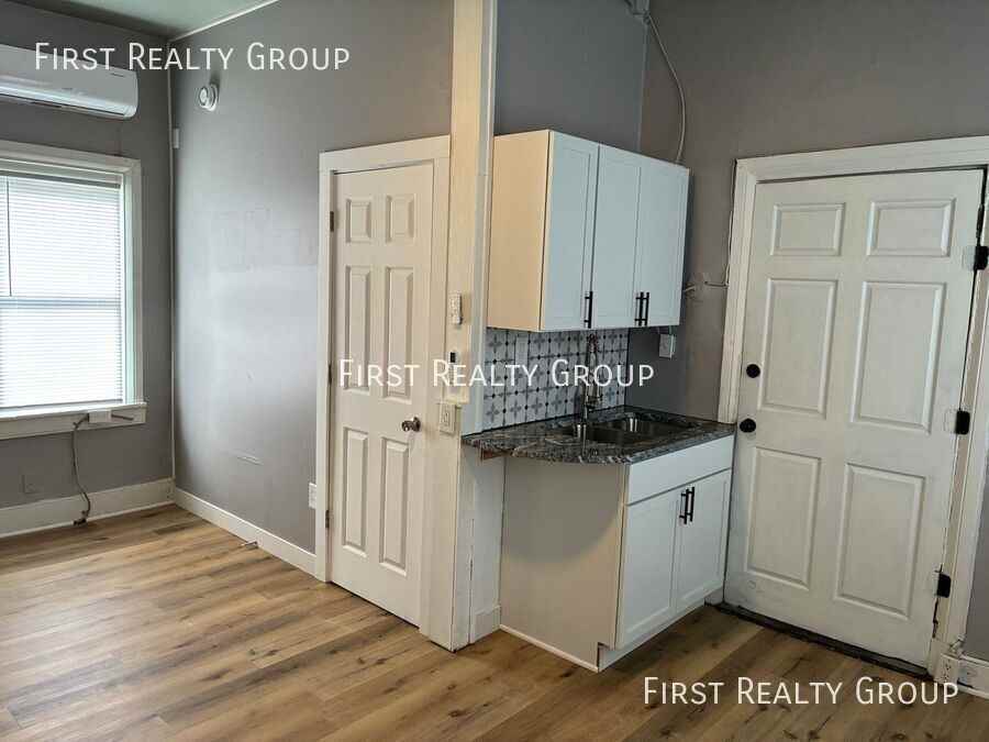 111 S Main St #4 - Photo 2 of 7