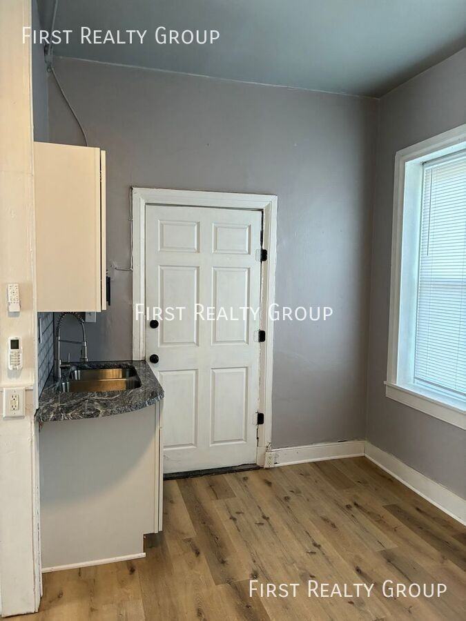111 S Main St #4 - Photo 3 of 7