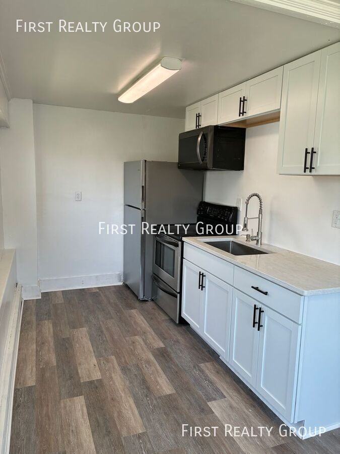 908 Washington Ave #A - Photo 5 of 9