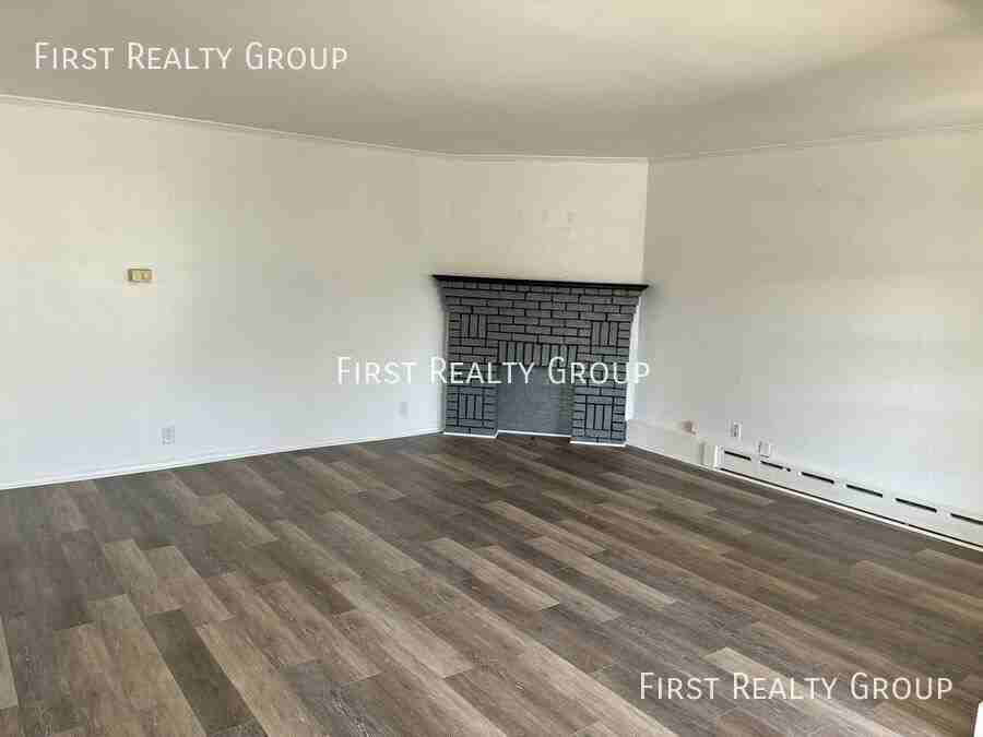 908 Washington Ave #A - Photo 6 of 9