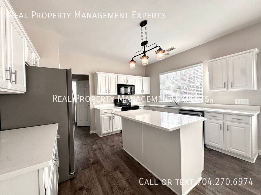 18124 Harbor Mist Rd - Photo 4 of 27