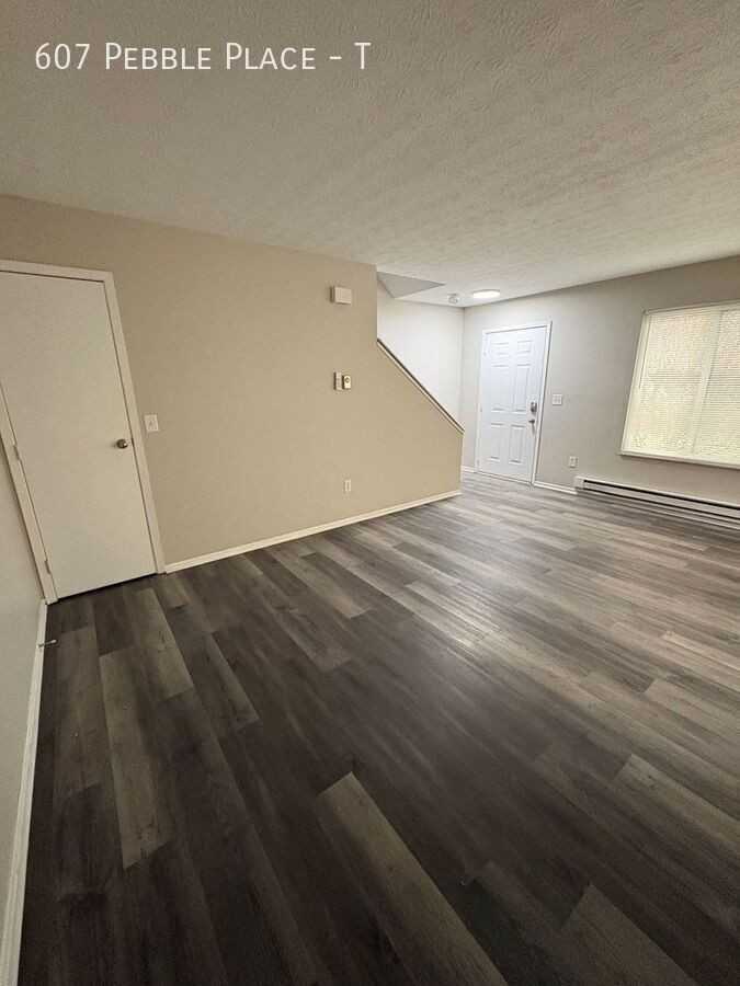 607 Pebble Place Dr #T - Photo 5 of 24