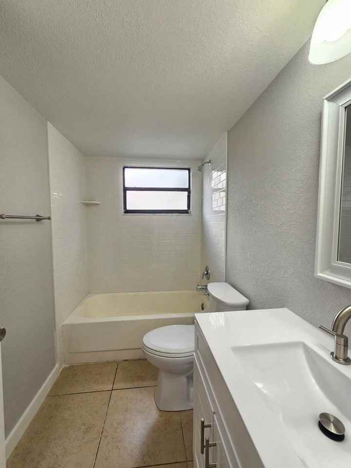 1545 Lake Crystal Dr #D - Photo 3 of 11