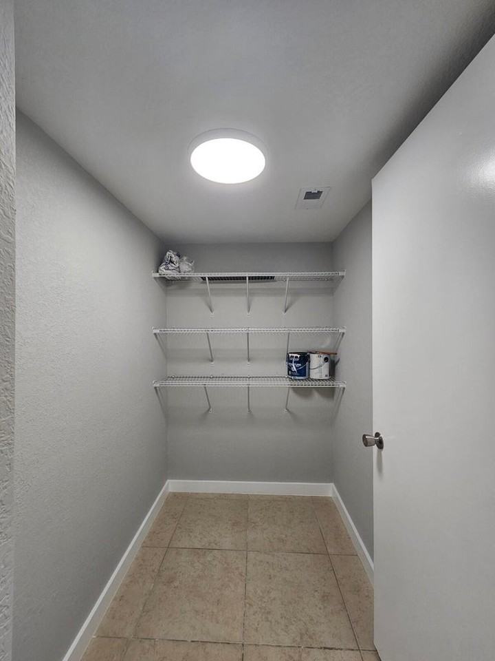 1545 Lake Crystal Dr #D - Photo 4 of 11