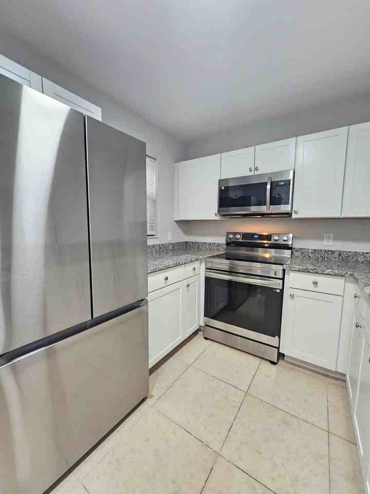 1545 Lake Crystal Dr #D - Photo 6 of 11