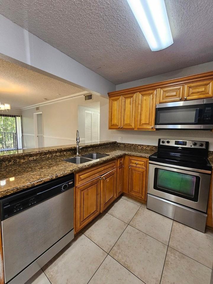 1701 Balfour Point Dr #G - Photo 4 of 19