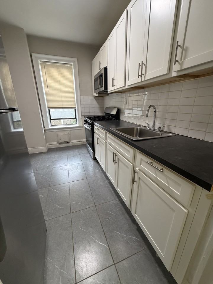 14 Kensington Ave #1B - Photo 2 of 8