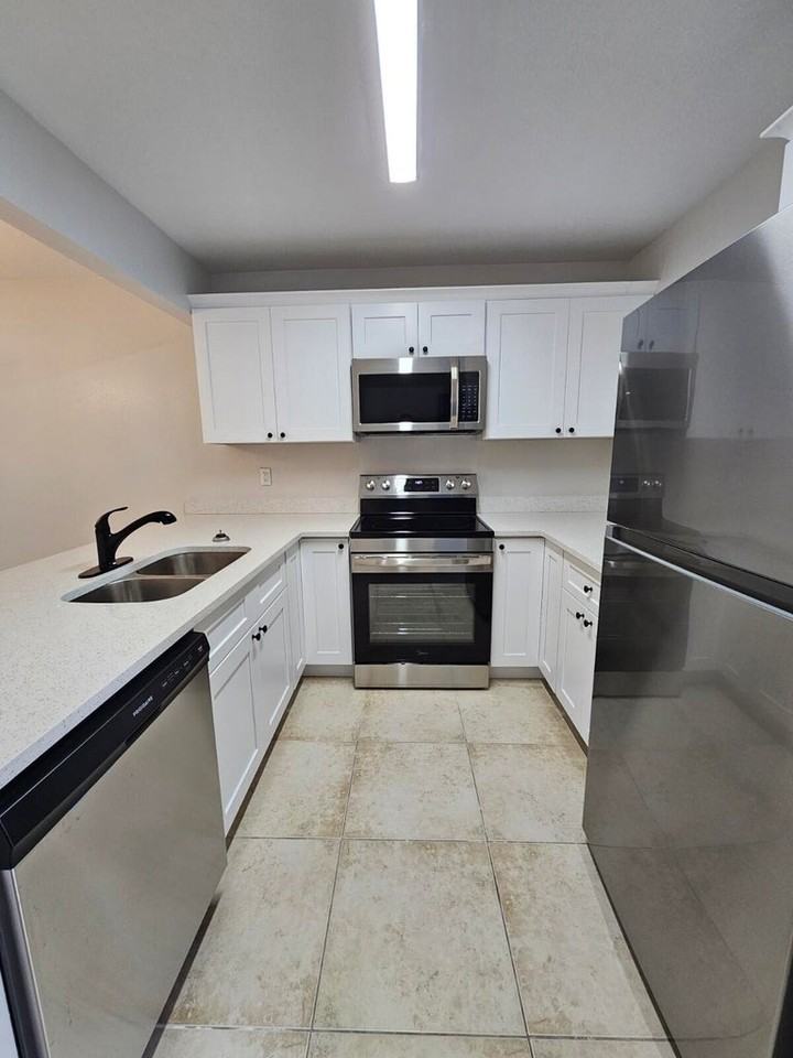 1421 Windorah Way #E - Photo 2 of 18