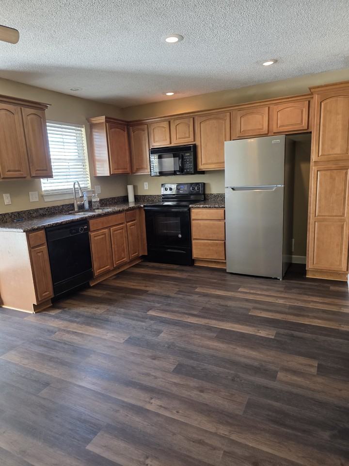 912 Sw Imperial Ln #1 - Photo 5 of 14