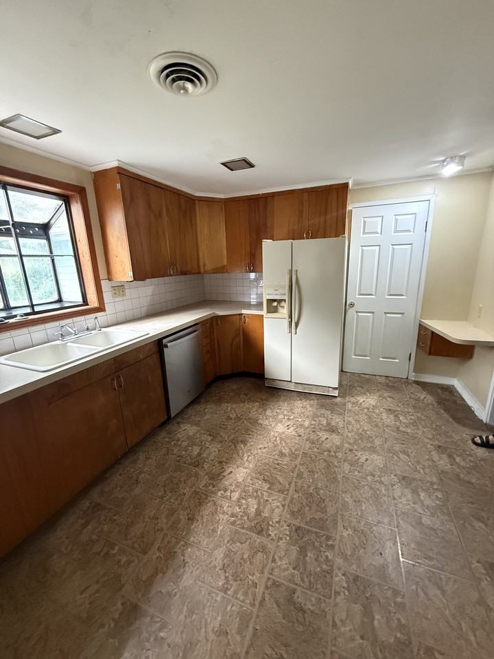 486 Fieldcrest Dr #NA - Photo 3 of 13