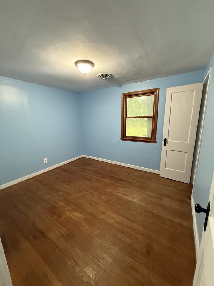 486 Fieldcrest Dr #NA - Photo 5 of 13