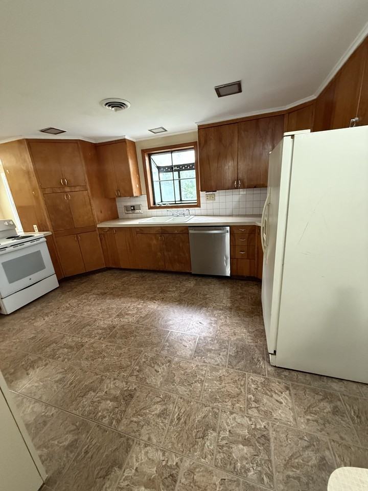 486 Fieldcrest Dr #NA - Photo 6 of 13