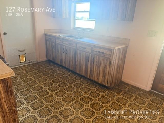 127 Rosemary Ave - Photo 3 of 9