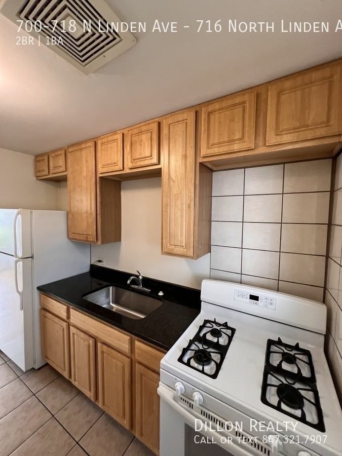 700 N Linden Ave - Photo 3 of 11