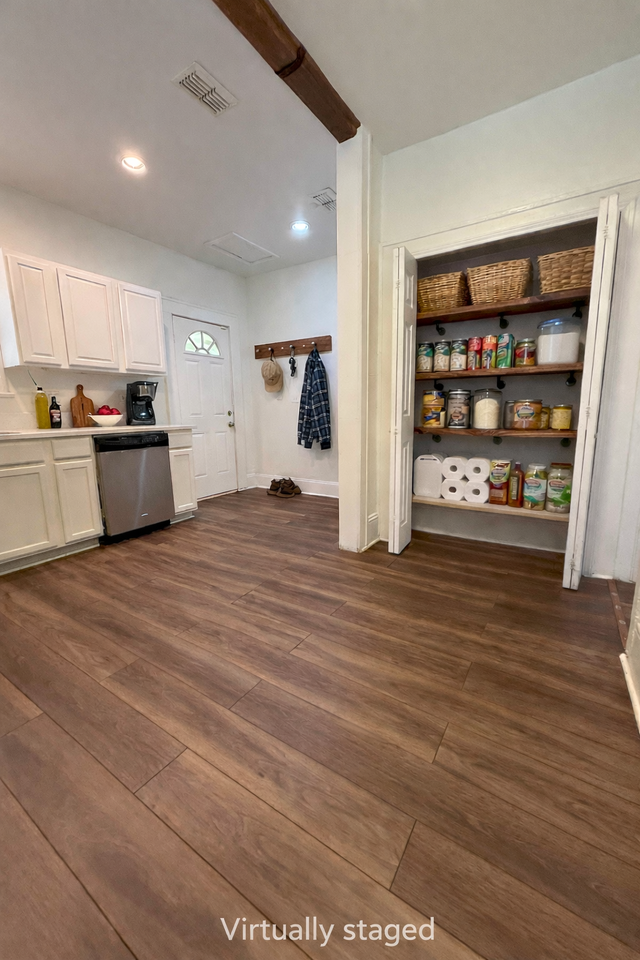 2526 Phyllis St - Photo 5 of 12