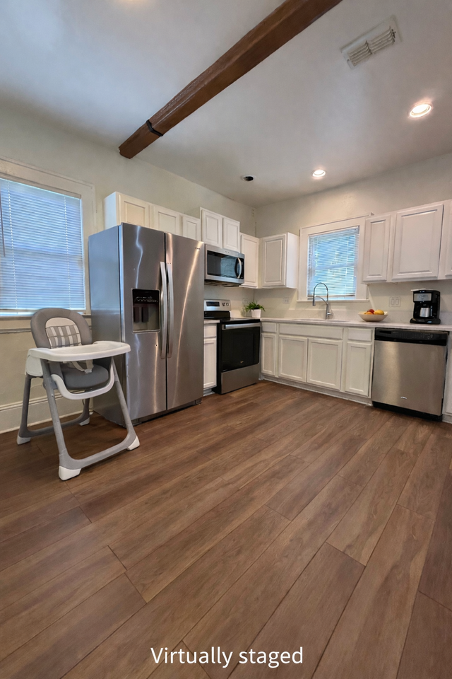2526 Phyllis St - Photo 6 of 12