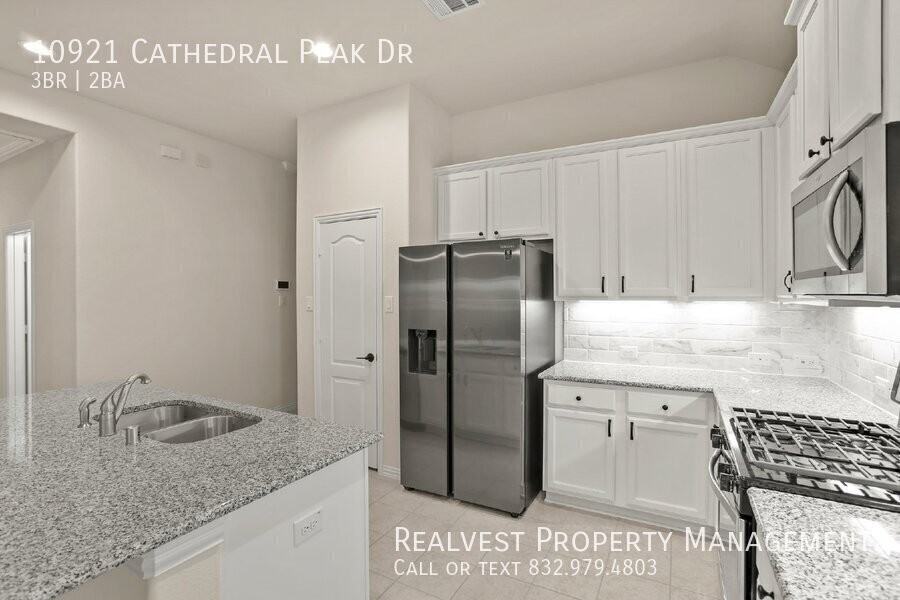 10921 Cathedral Peak Dr - Photo 6 of 19
