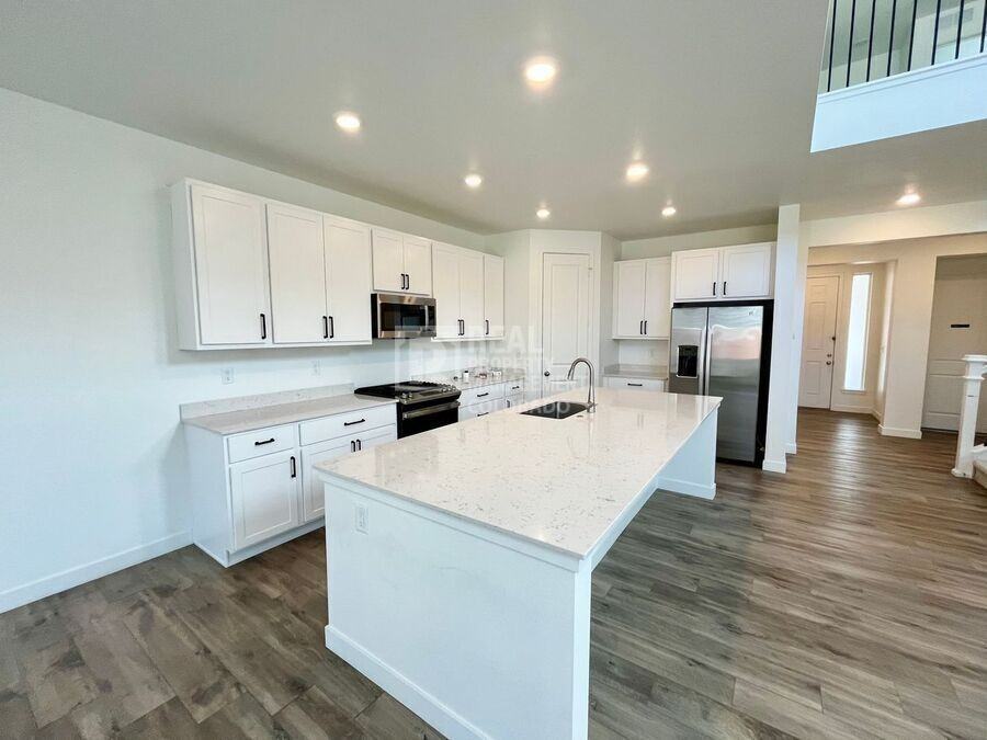 14833 Fairfax St - Photo 5 of 22