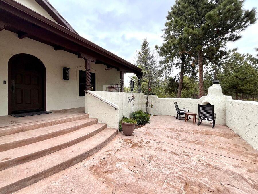 17995 Minglewood Trl - Photo 2 of 50