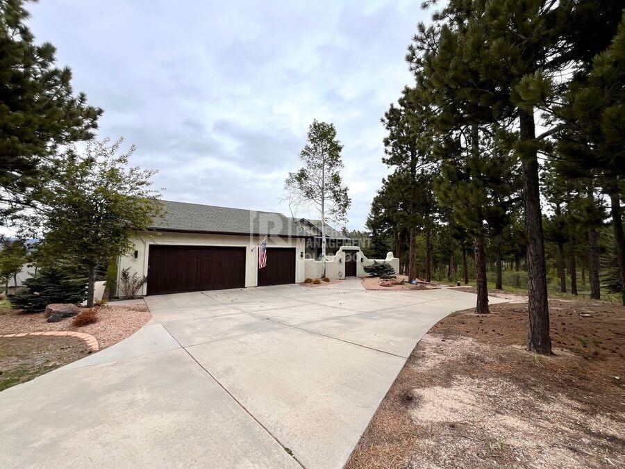 17995 Minglewood Trl - Photo 3 of 50
