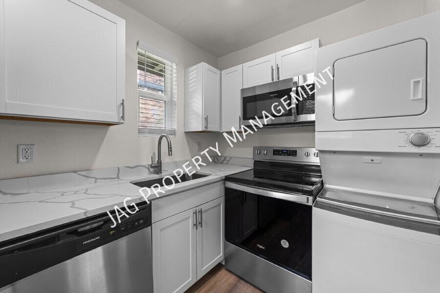 1078 Day Ave - Photo 5 of 15
