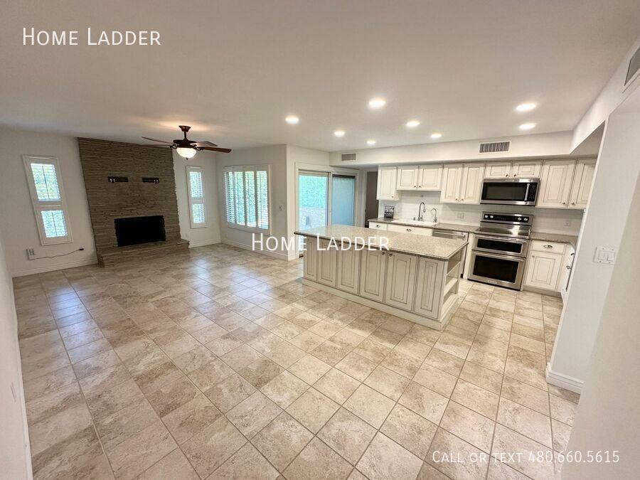 8084 E Del Laton Dr - Photo 2 of 27