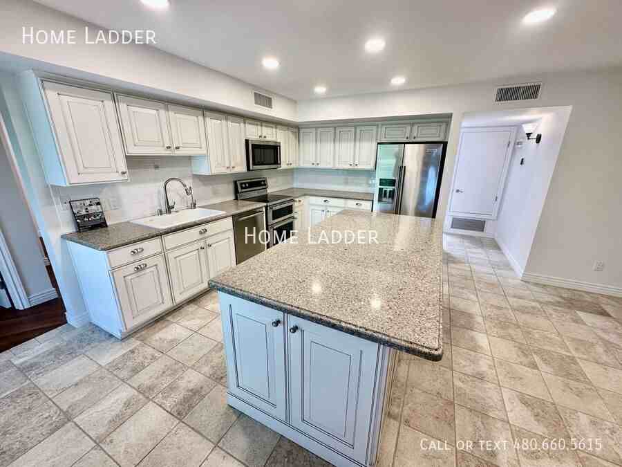 8084 E Del Laton Dr - Photo 5 of 27