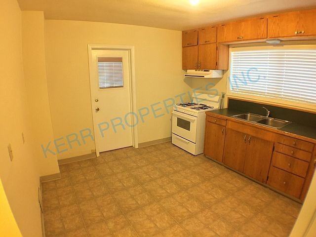 1804 Se Harney St - Photo 3 of 21