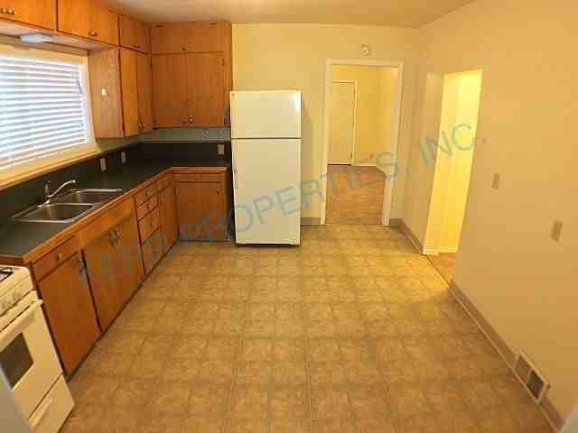 1804 Se Harney St - Photo 4 of 21