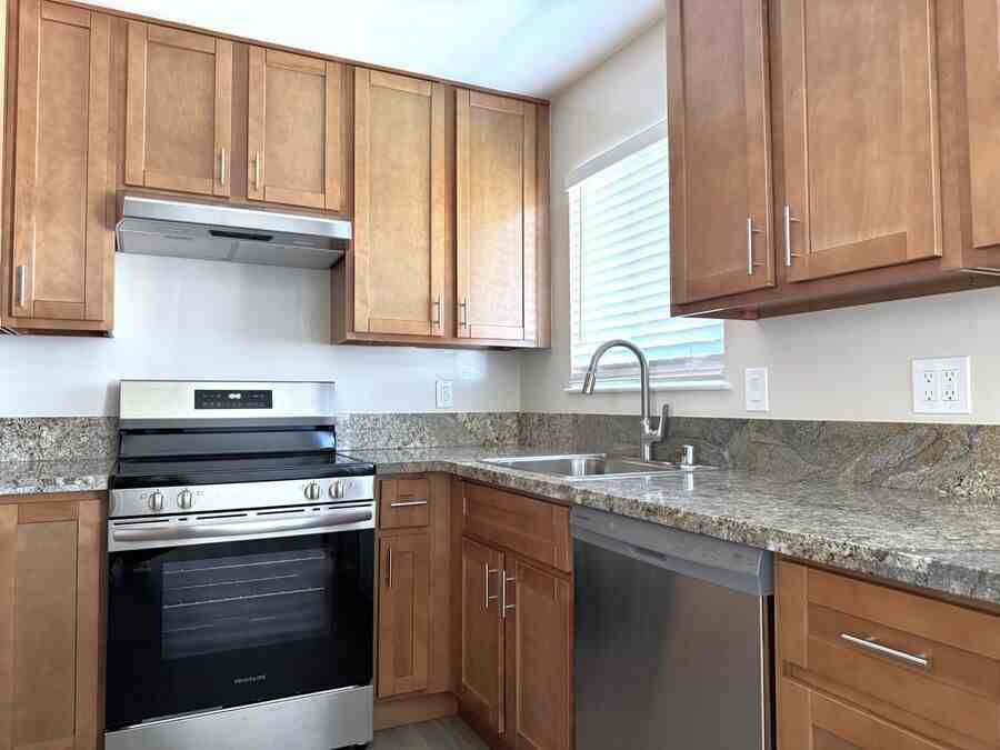 170 Stoakes Ave #09 - Photo 2 of 12