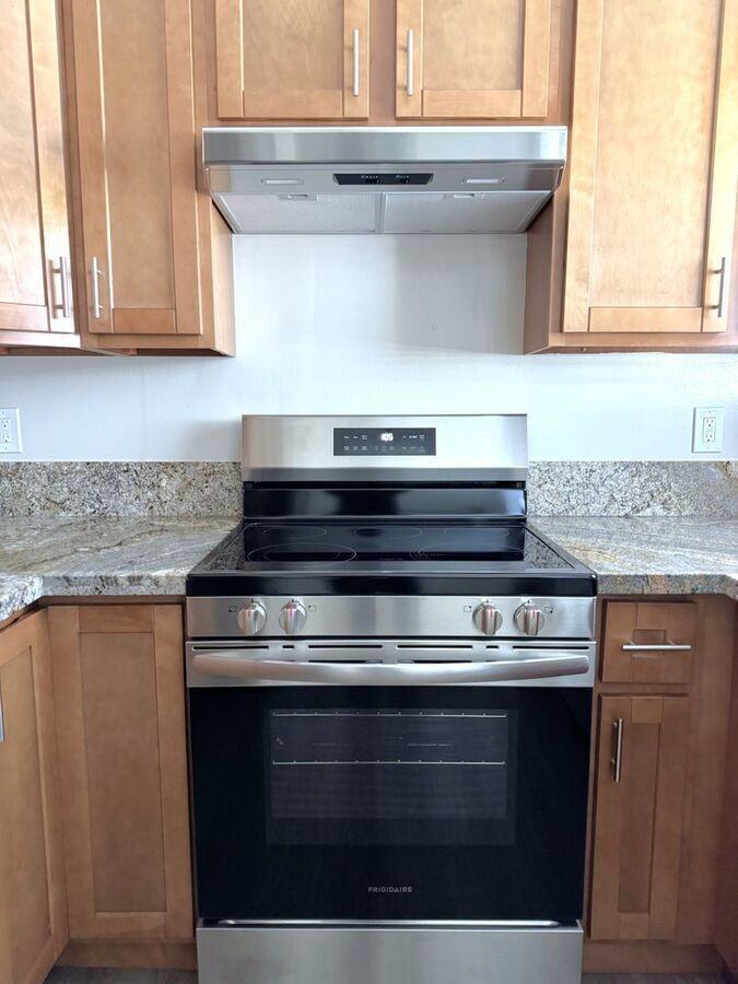 170 Stoakes Ave #09 - Photo 3 of 12