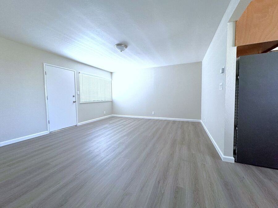 170 Stoakes Ave #09 - Photo 5 of 12